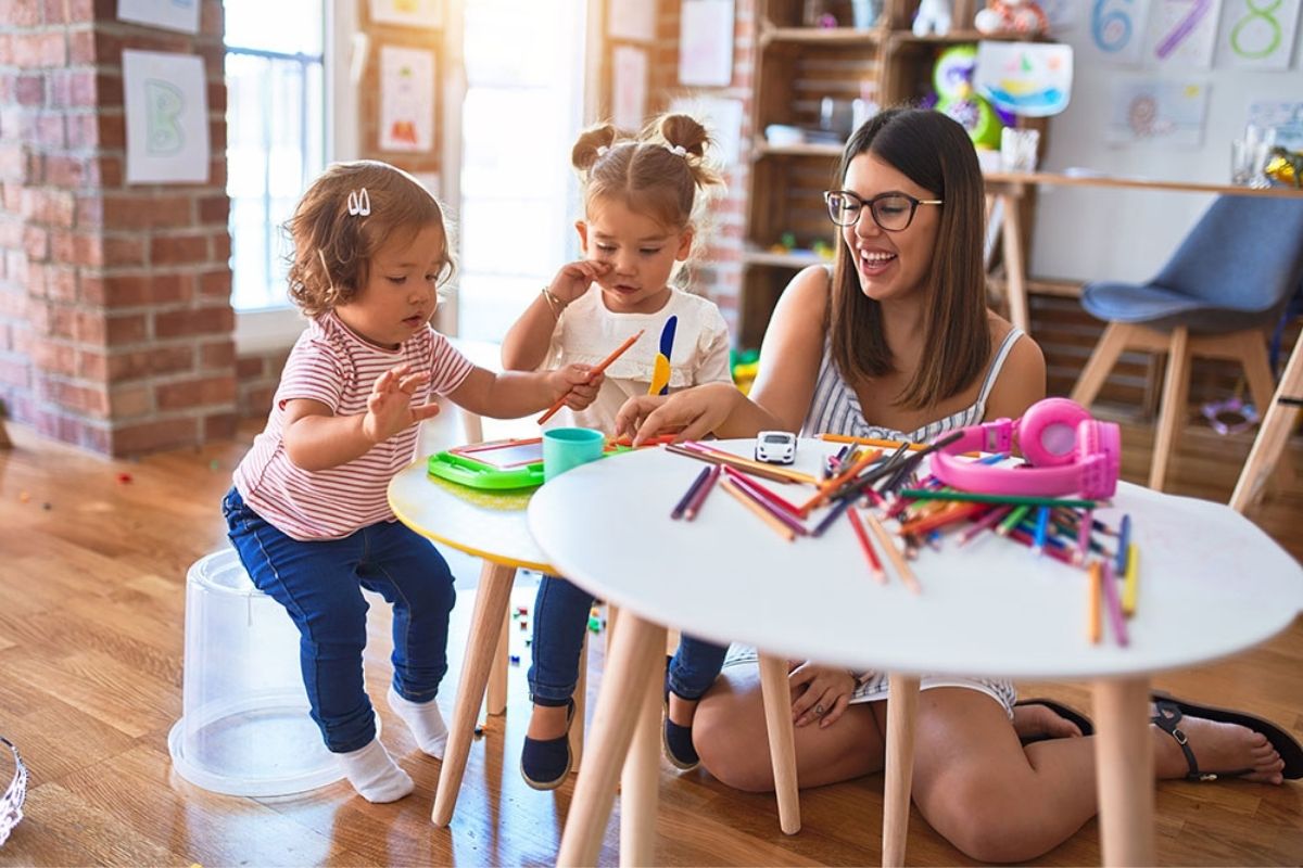 teacher and toddlers at a Preschool & Daycare Serving North Hollywood, Santa Monica & Van Nuys, CA