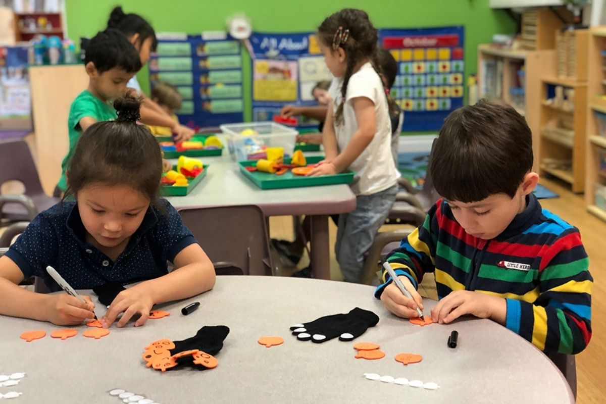 kids doing art at a Preschool & Daycare Serving North Hollywood, Santa Monica & Van Nuys, CA